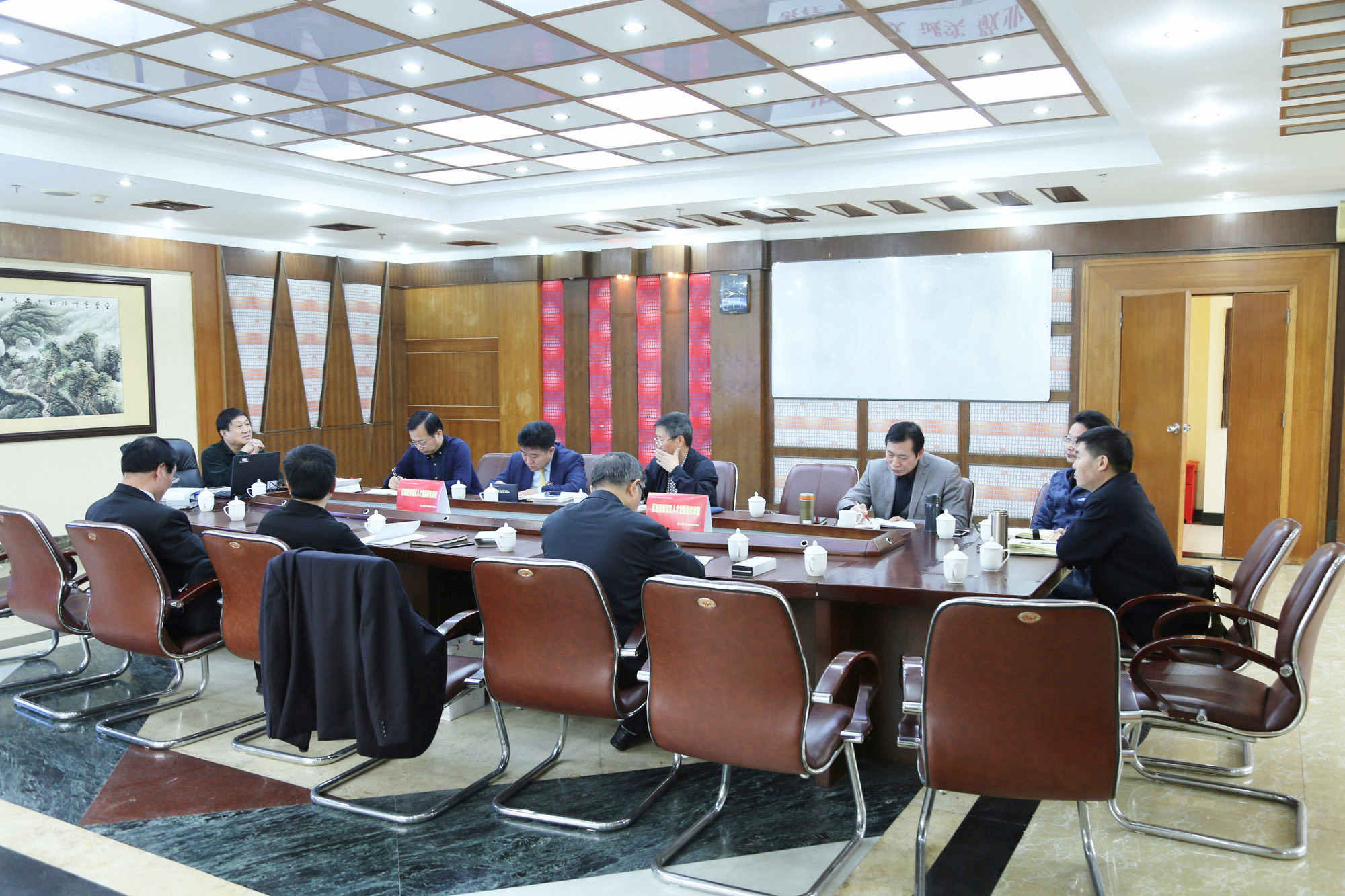 论坛期间，例会的理事会领导还召开了&ldquo;基于名师工作室的区域教育领军人才成长&rdquo;课题研讨会。