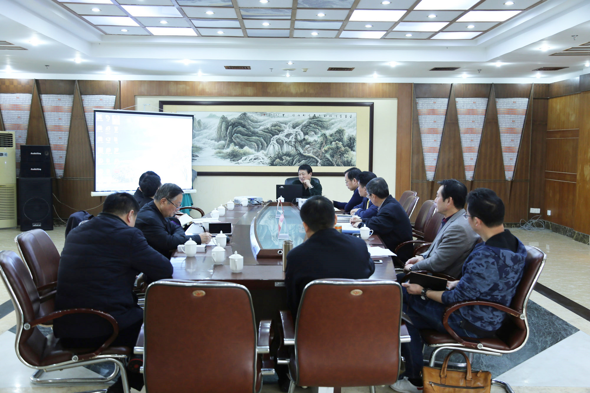 研究院领导与山西忻州代表座谈，了解该地区名师工作室发展面临的问题和需求。
