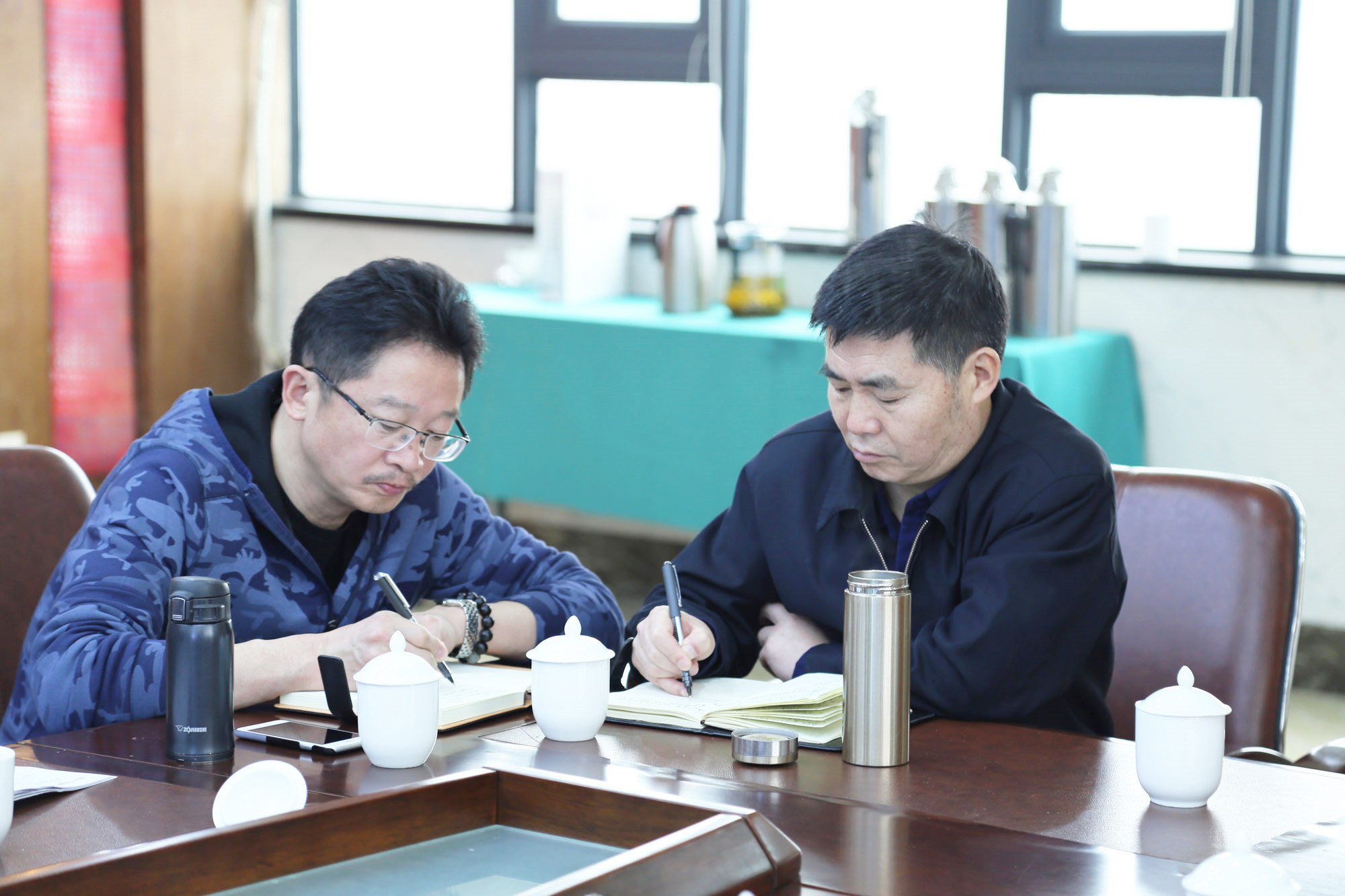 论坛期间，例会的领导还召开了&ldquo;基于名师工作室的区域教育领军人才成长&rdquo;课题研讨会。