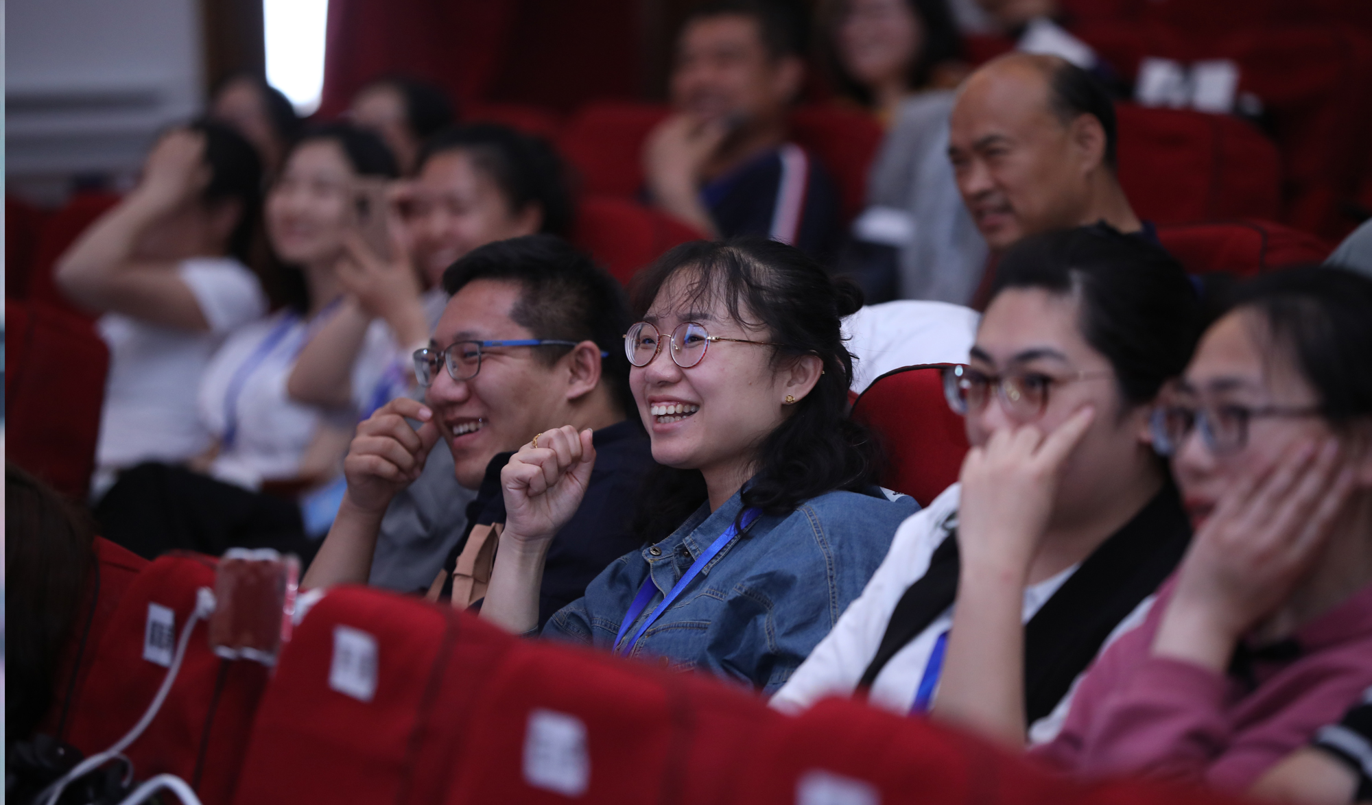 峰会历时三天，分为六大模块、五个分论坛、十三个分会场；既有课堂理念引领，又有全国课堂教学专家、名师、知名工作室主持人课堂交流以及课堂优秀成果的课例深度对话，教师专业成长主题分享，名师工作室发展建设与教学经验交流和教学转型课堂创新的示范课、优质课、研讨课展示切磋，内容丰富，&ldquo;思想创新、特色鲜明，呈现出一大批课堂建设文化和教学创新成果；展示教学改革一线教师风采。