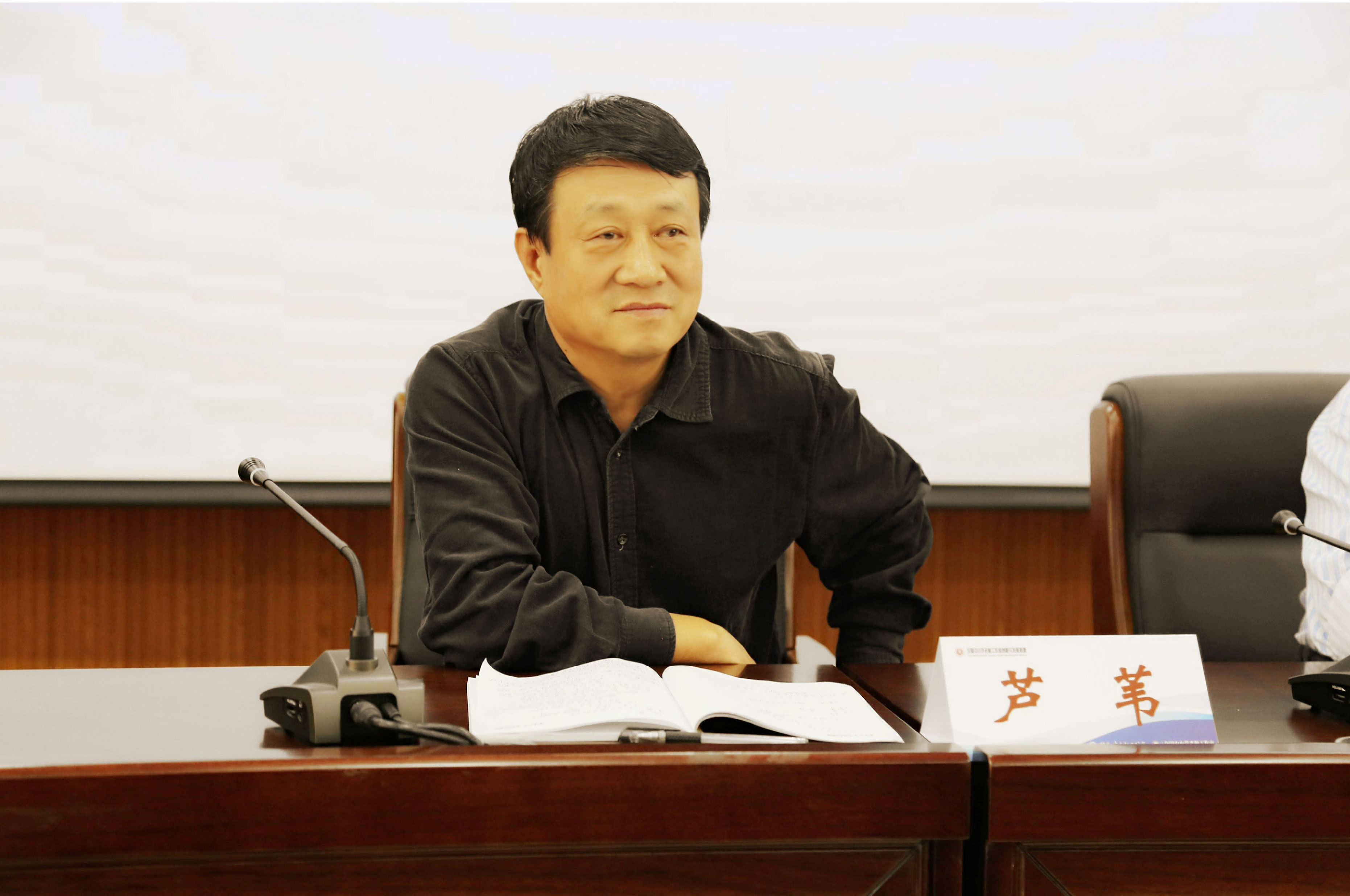 研究院常务副院长芦苇、银川市教科所所长，正高级教师、特级教师，语文教学专家，是本次年会的总策划，承担了大会分会场现场点评和成果评审工作，对推动研究院健康发展作出了重要贡献。